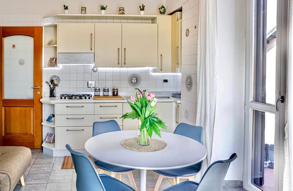 Kitchen or kitchenette, Living room, Seating area, Dining area, pet friendly, stove