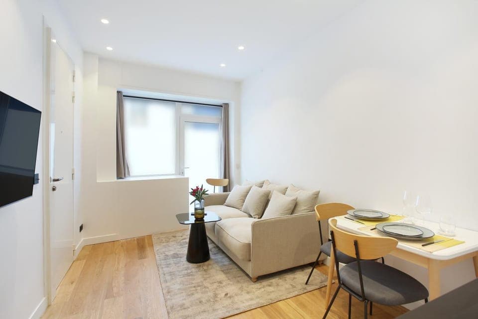 TV and multimedia, Seating area, Dining area