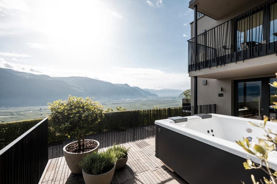 Spring, Natural landscape, Hot Tub, View (from property/room), Balcony/Terrace, Mountain view