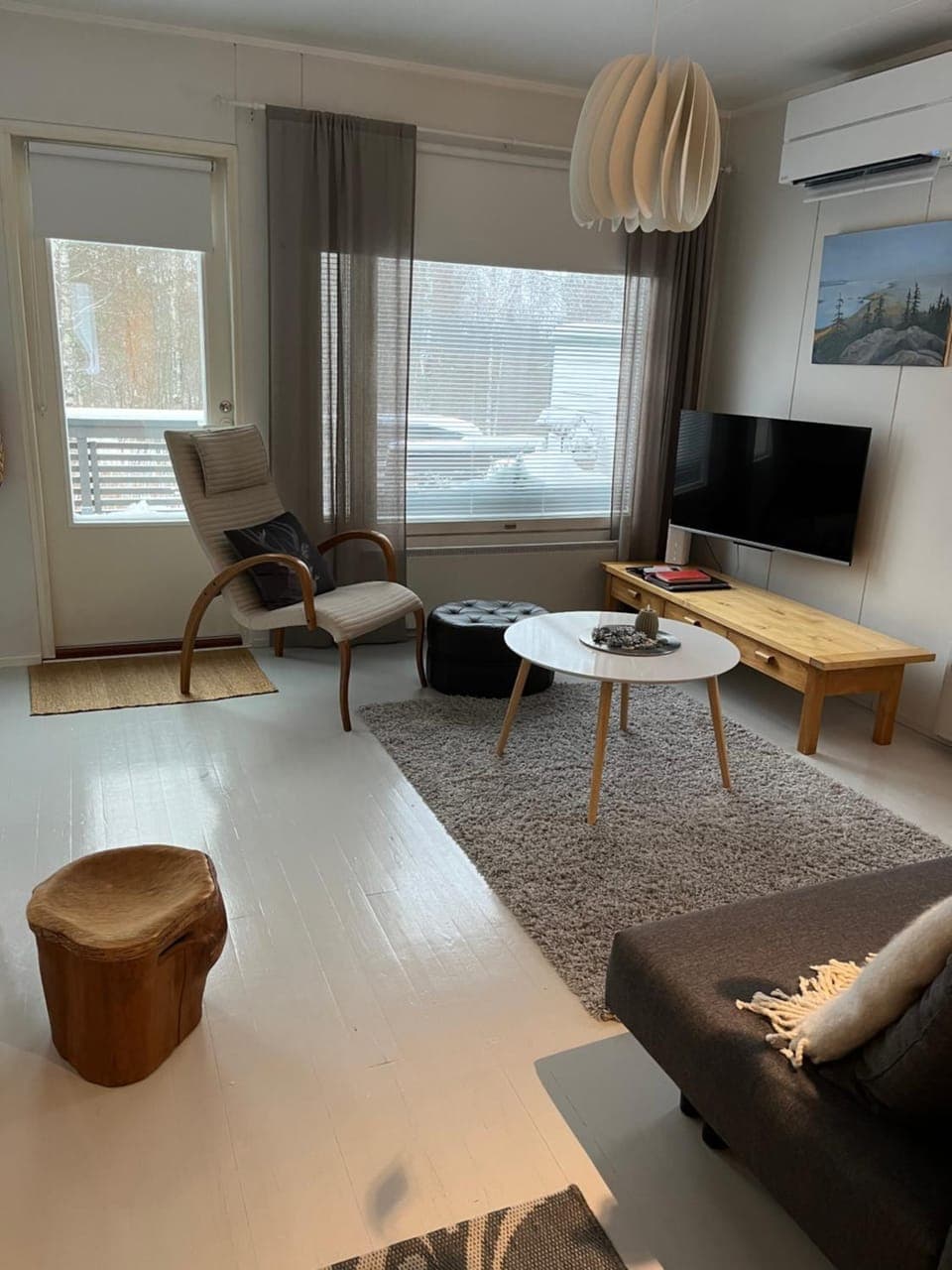 Communal lounge/ TV room, TV and multimedia, Living room, Seating area, air conditioner