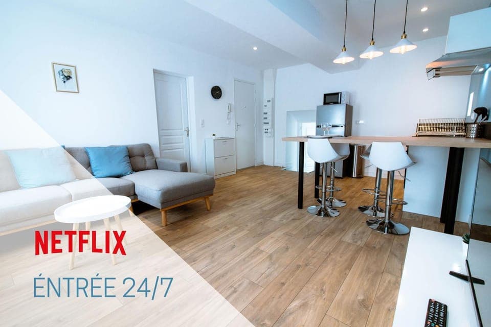 TV and multimedia, Kitchen or kitchenette, Living room, Dining area, minibar