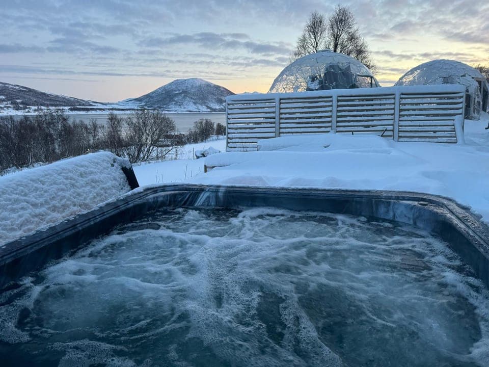 Tjeldøya Slott Bed and Breakfast in Nordland, Norway