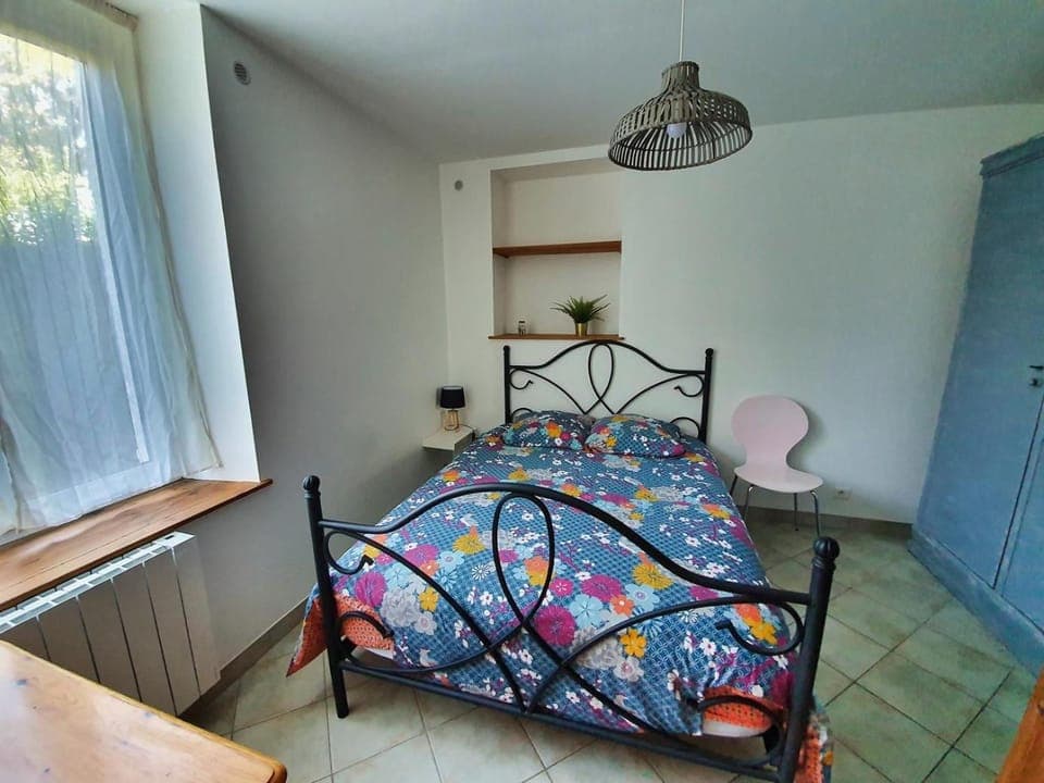 Bed, Photo of the whole room, Bedroom