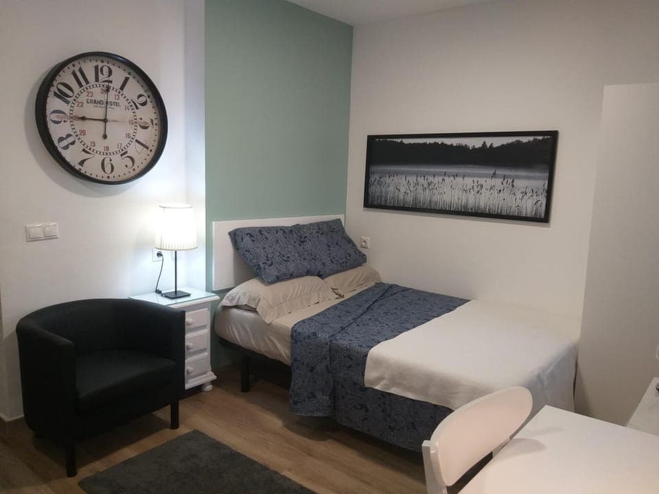 Bed, Living room, Photo of the whole room, Seating area, Bedroom