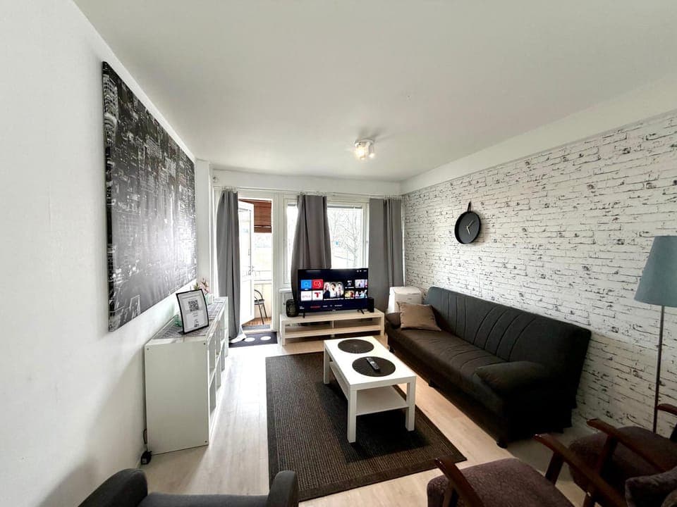 Communal lounge/ TV room, TV and multimedia, Living room, Seating area, Evening entertainment
