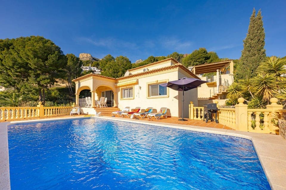 Property building, Facade/entrance, Off site