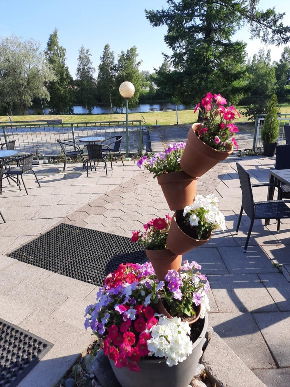 Patio, Restaurant/places to eat, Garden, Balcony/Terrace, River view