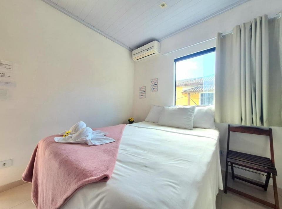 Bed, Photo of the whole room, Bedroom, air conditioner