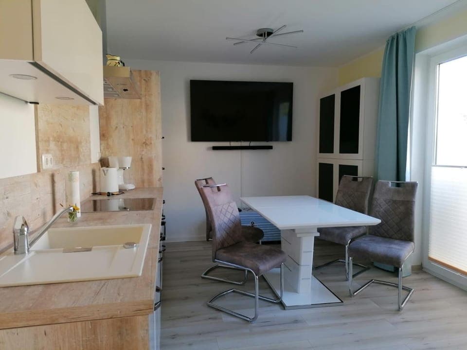 Kitchen or kitchenette, Living room, Food, stove, kitchen