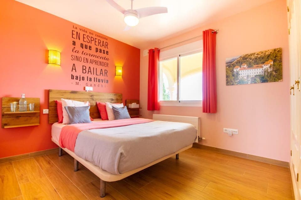 Bed, Photo of the whole room, Bedroom