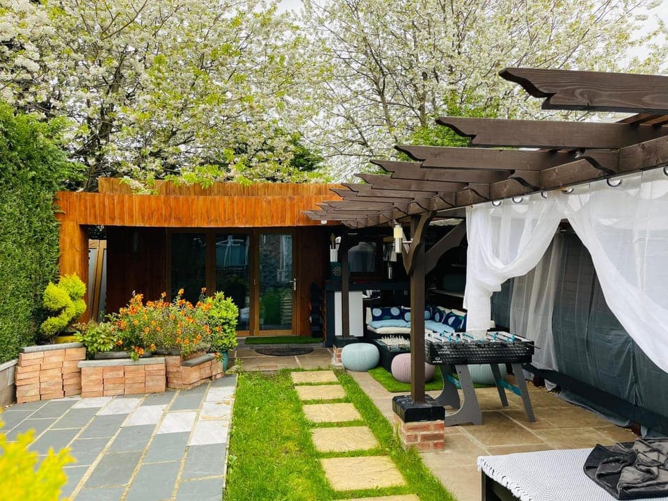 Patio, Spring, Day, Garden, Balcony/Terrace, Garden view