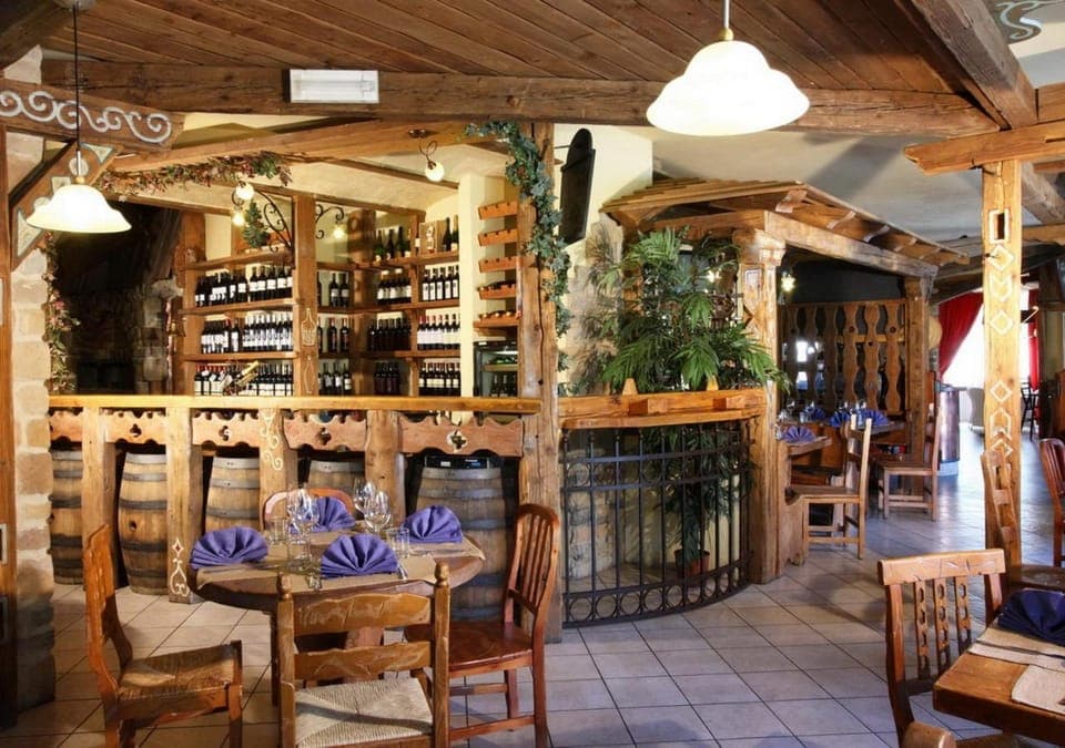 Restaurant/places to eat, Lounge or bar, Lounge or bar, Drinks, Alcoholic drinks