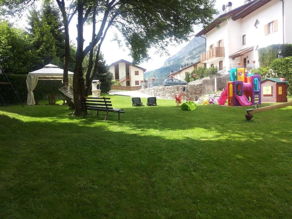 Patio, Facade/entrance, Day, Natural landscape, Summer, BBQ facilities, Children play ground, Garden, Garden, On site, Garden view, Garden view