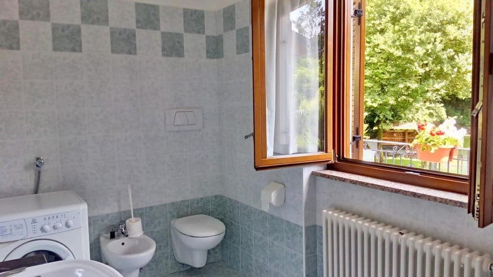 Toilet, Patio, Garden, Bathroom, Garden view