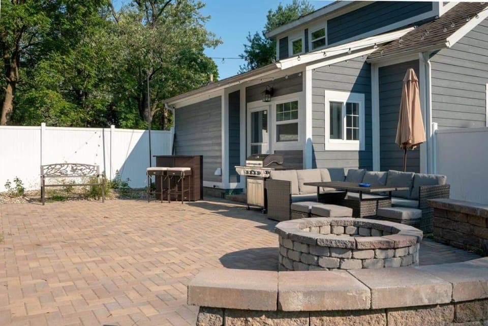 The Lucky Charm Home of the Fighting Irish! BBQ Outdoor Games Coffee House in Roseland