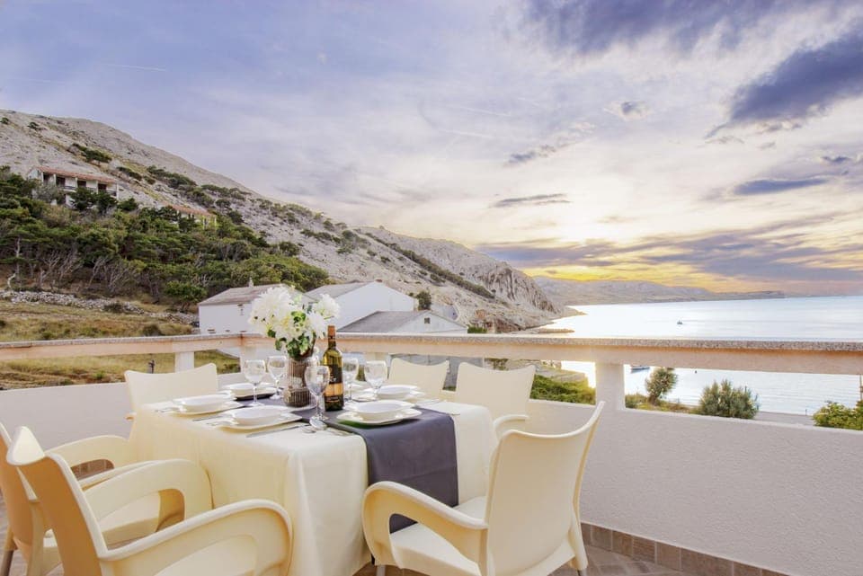 Natural landscape, Living room, Seating area, Dining area, Mountain view, Sea view