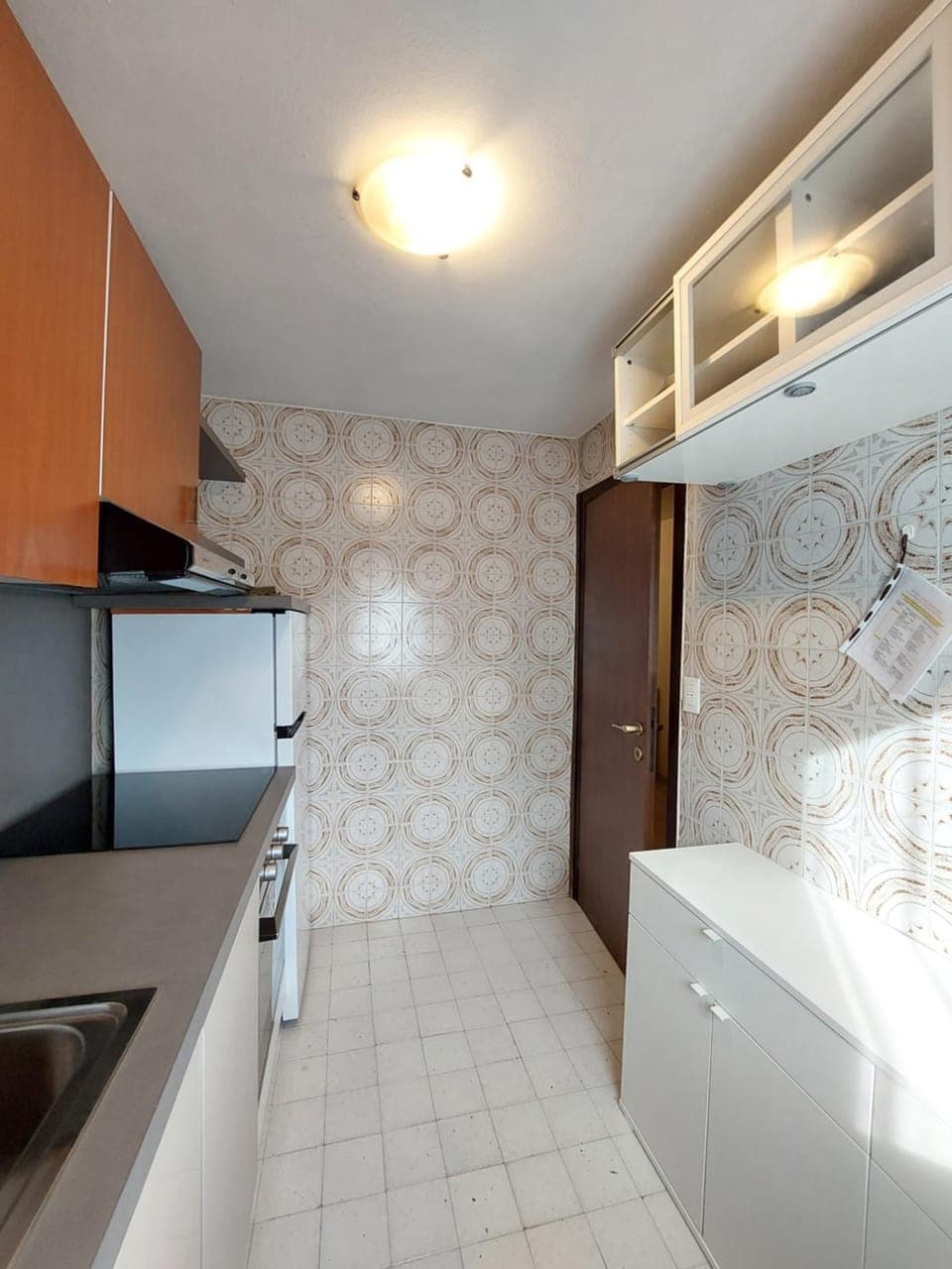 Kitchen or kitchenette, Photo of the whole room, Meals, dishwasher, oven