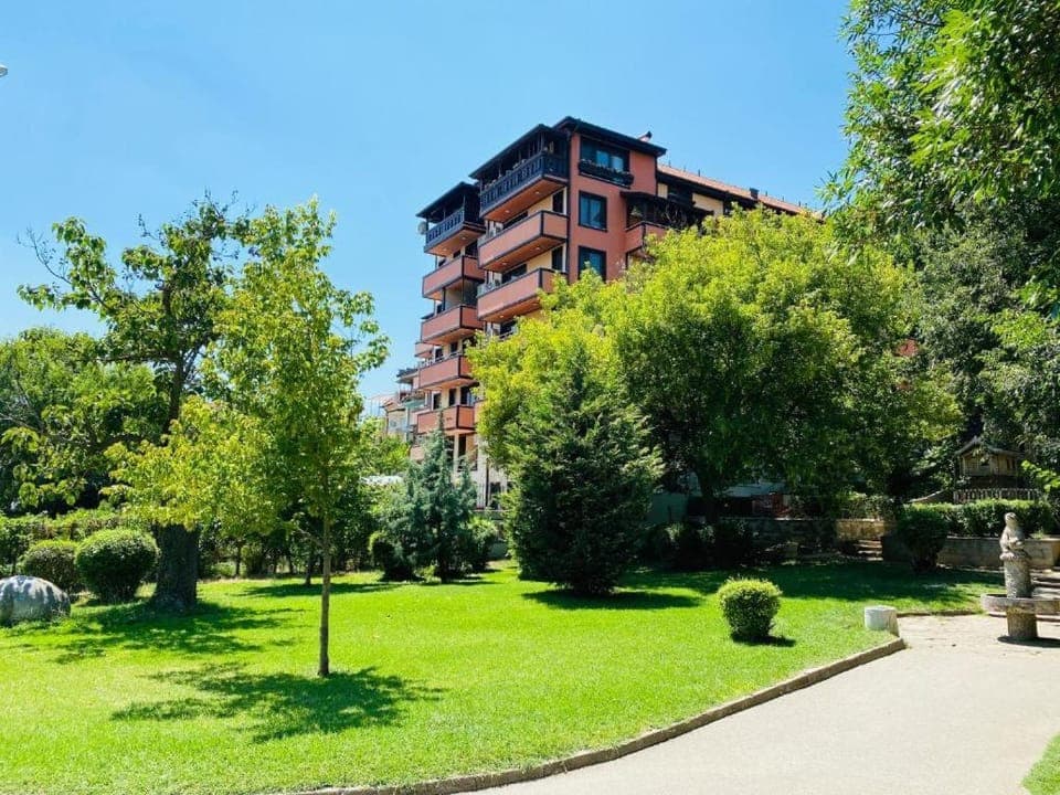 Property building, Garden view