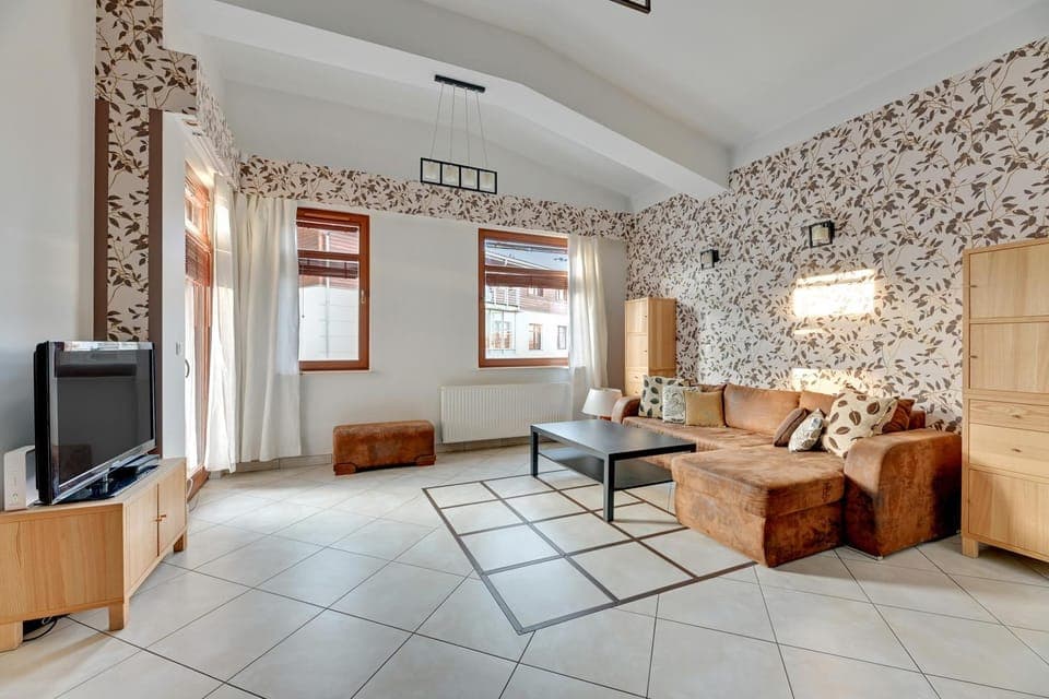 TV and multimedia, Living room, Decorative detail, Seating area, Area and facilities