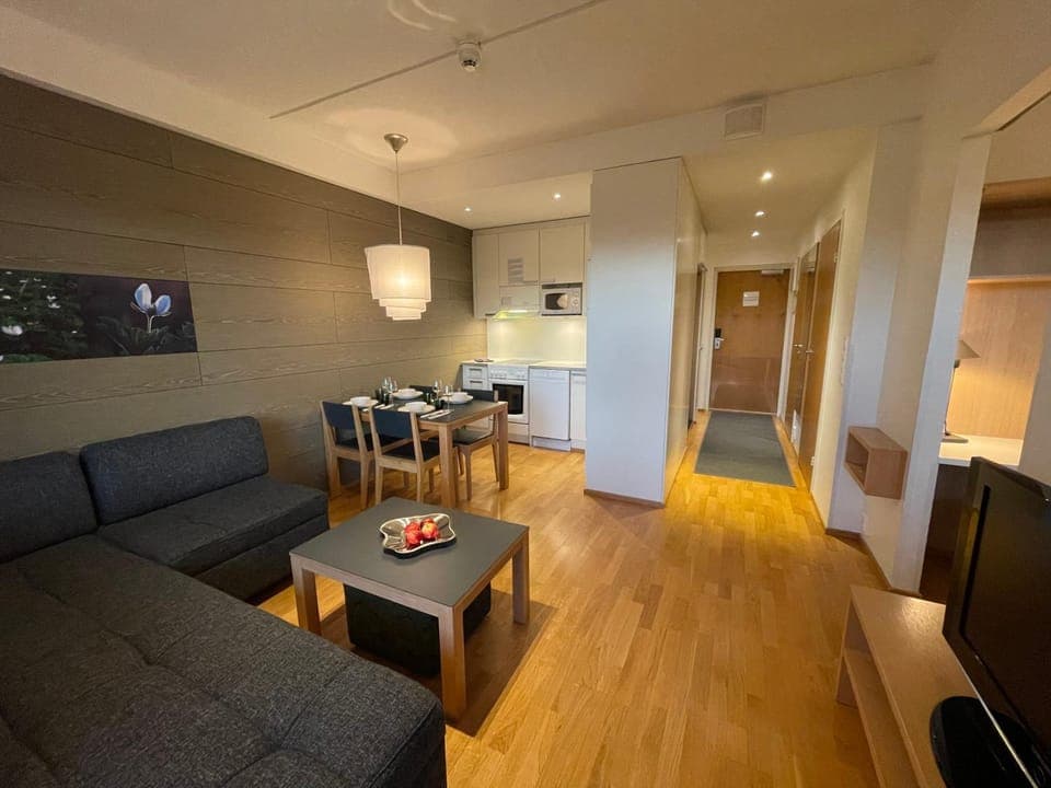 TV and multimedia, Kitchen or kitchenette, Living room, Seating area, Dining area