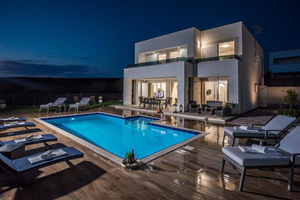 Property building, Swimming pool
