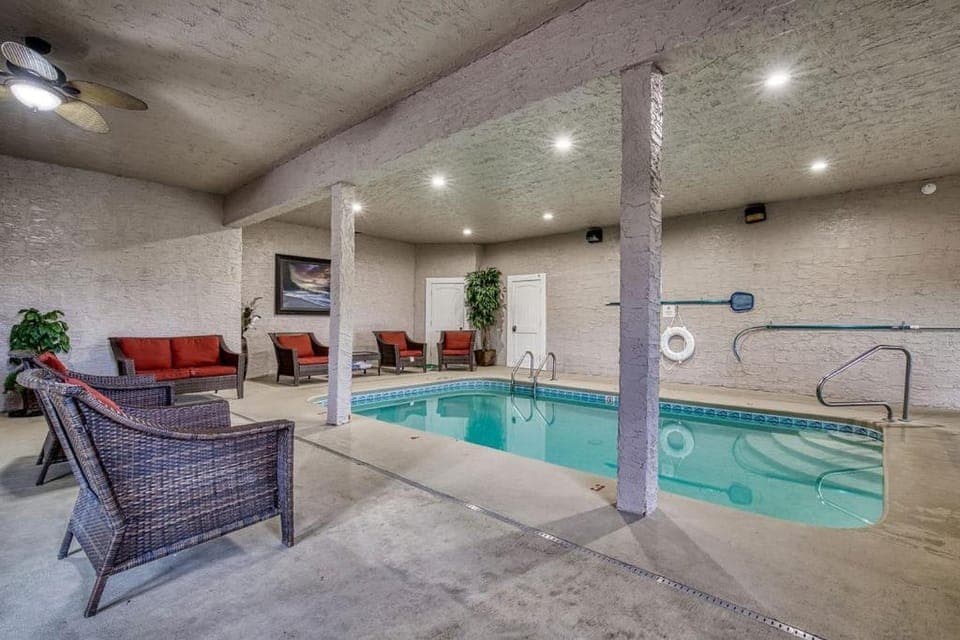 Serenity Mountain Pool Lodge Chalet in Sevierville