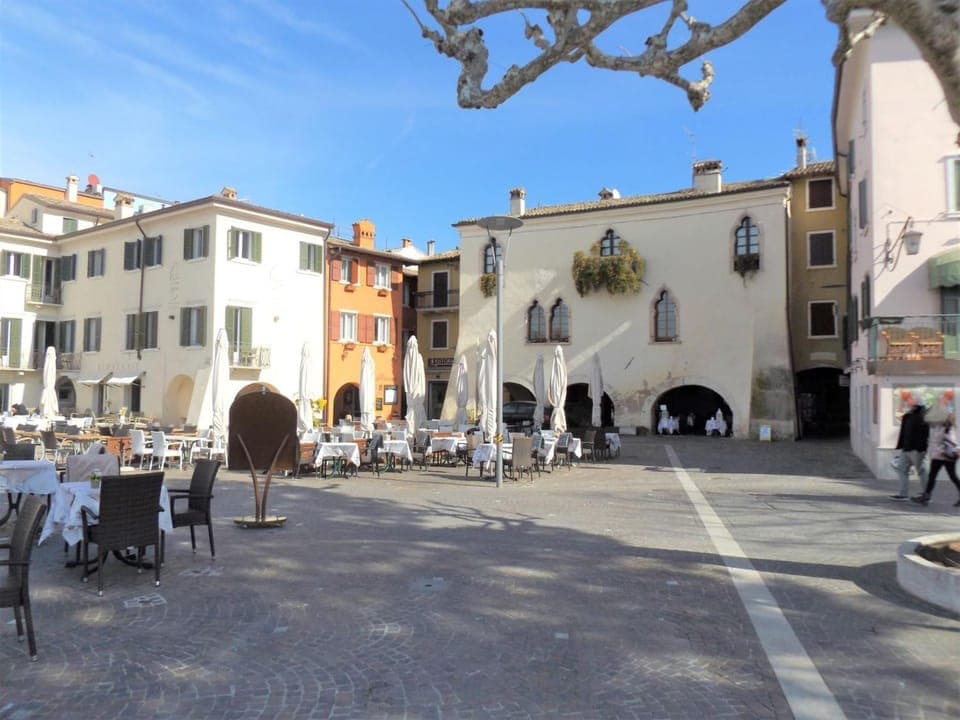 Neighbourhood, Area and facilities