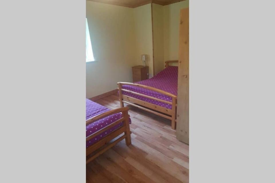 Cottage ideal for Family's & private lake access House in Longford