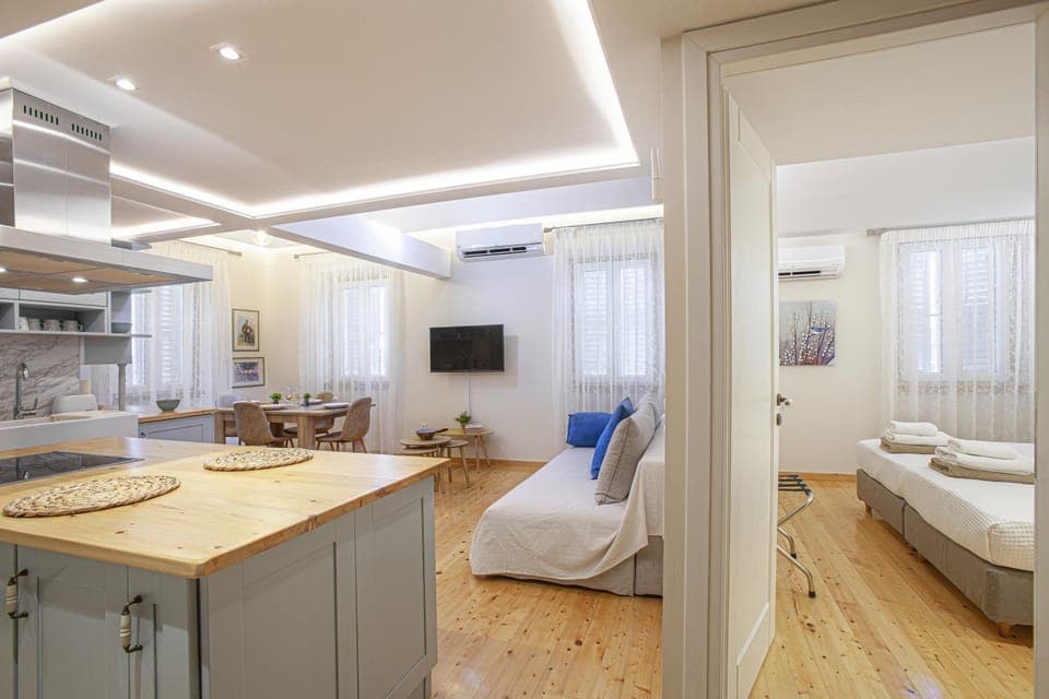 Kitchen or kitchenette, Bedroom