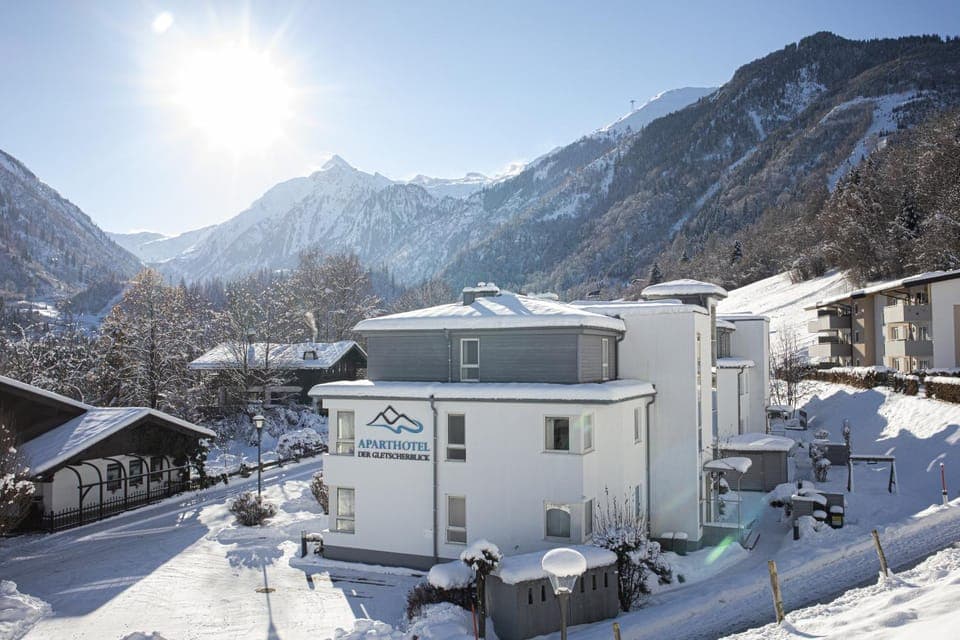 Property building, Staff, Neighbourhood, Winter, Mountain view