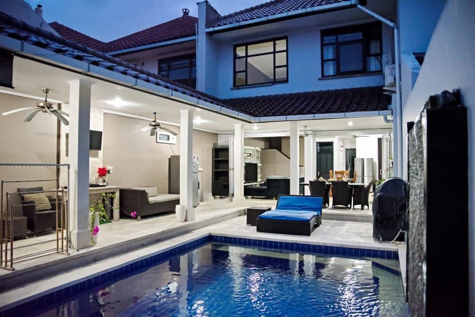 Property building, Swimming pool