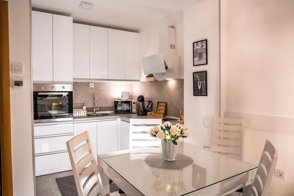 Coffee/tea facilities, Kitchen or kitchenette, Dining area, minibar, pet friendly, stove, toaster