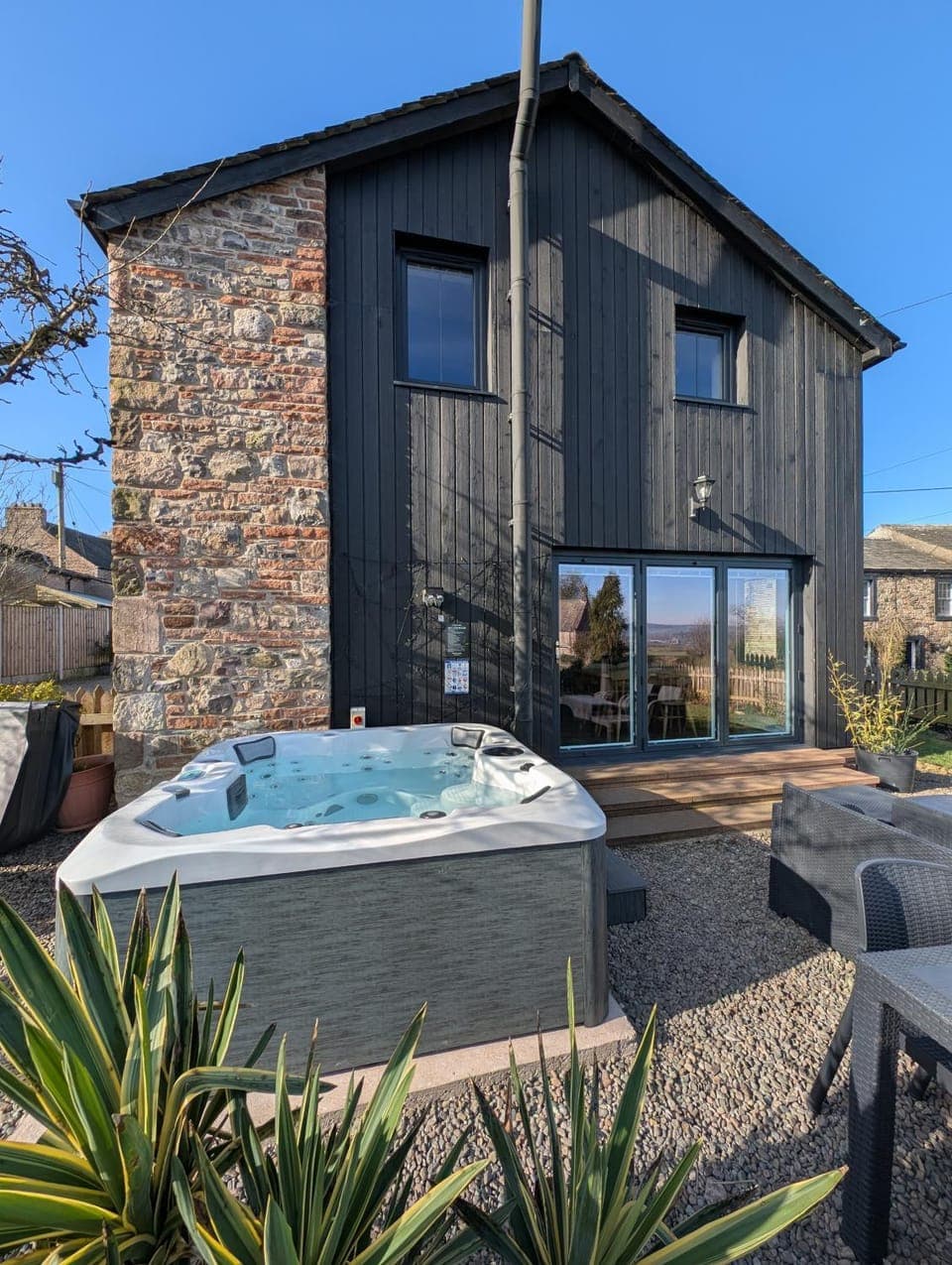 Patio, Day, Hot Tub, Hot Tub