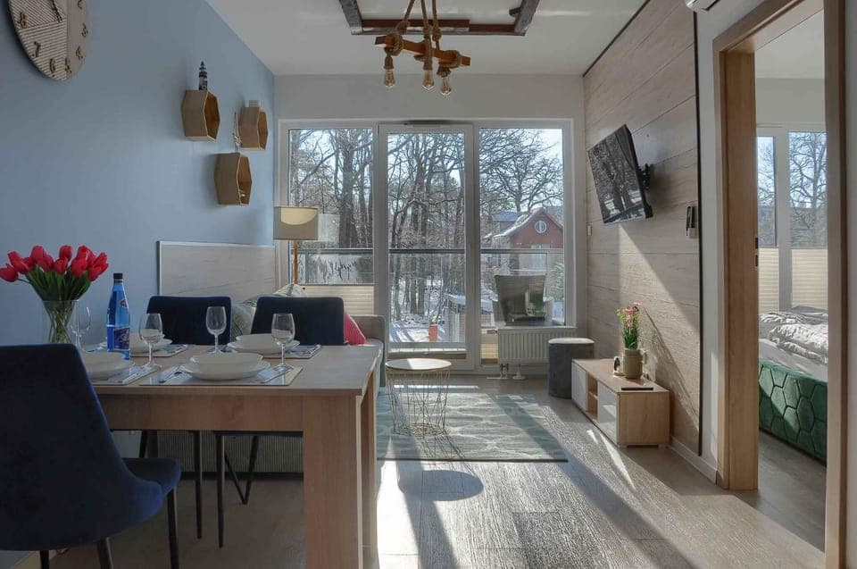 TV and multimedia, Living room, Seating area, Dining area