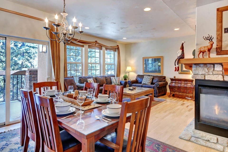 Living room, Floor plan, Dining area