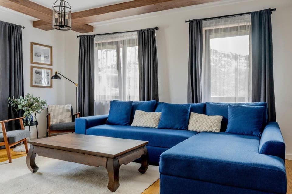 Living room, Mountain view, young children, fireplace