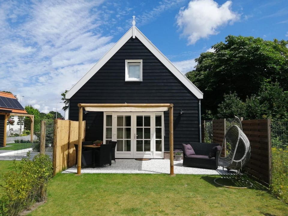 Facade/entrance, Garden, Balcony/Terrace