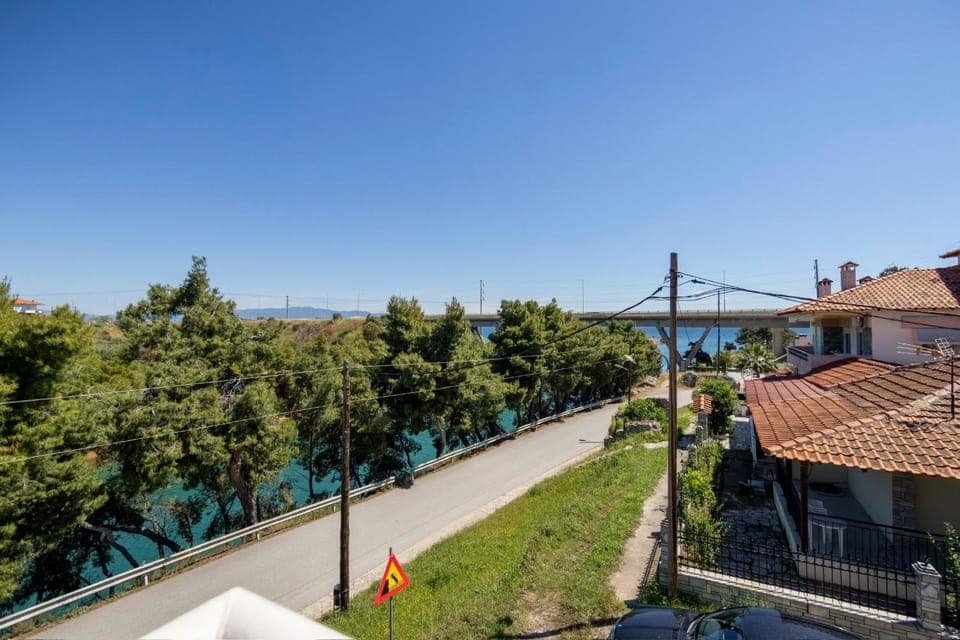 Property building, Natural landscape, Location