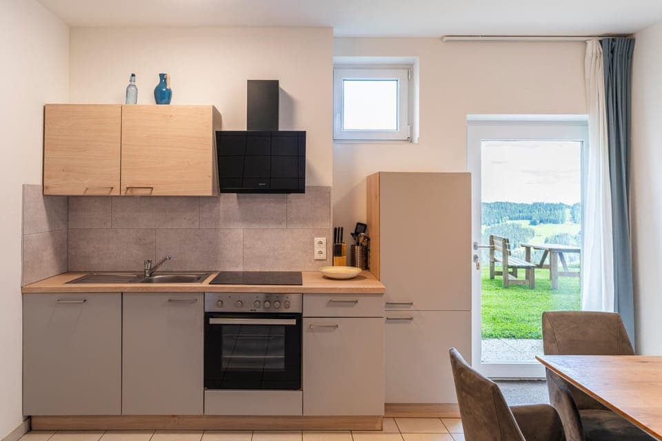 Garden, View (from property/room), Seating area, kitchen