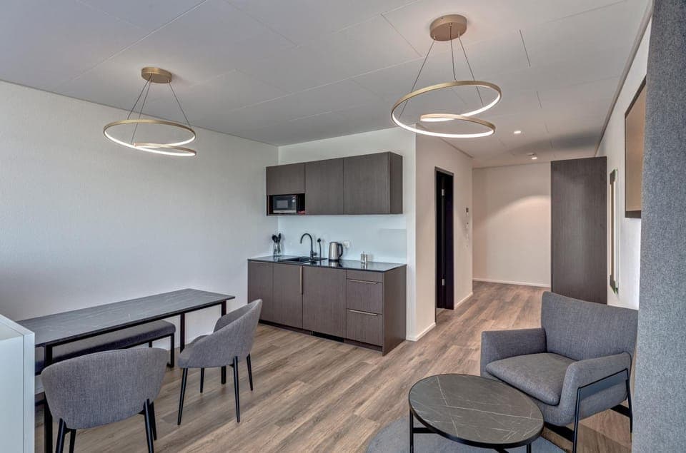 Kitchen or kitchenette, Seating area