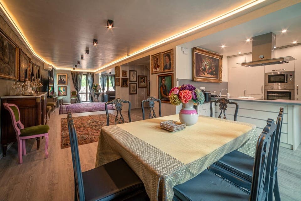 Living room, Seating area, Dining area, air conditioner