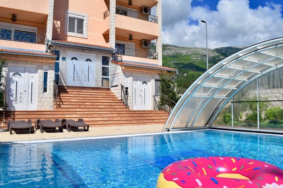 Property building, Swimming pool