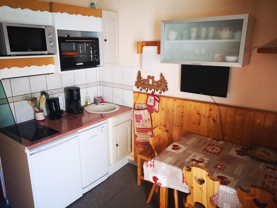 TV and multimedia, Kitchen or kitchenette, Dining area