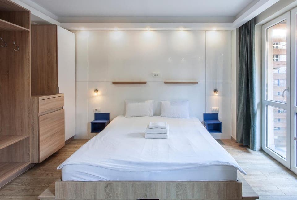 Bed, Photo of the whole room, wardrobe