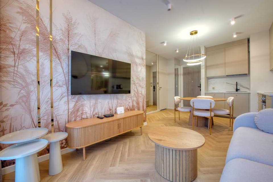 TV and multimedia, Kitchen or kitchenette, Living room, Seating area