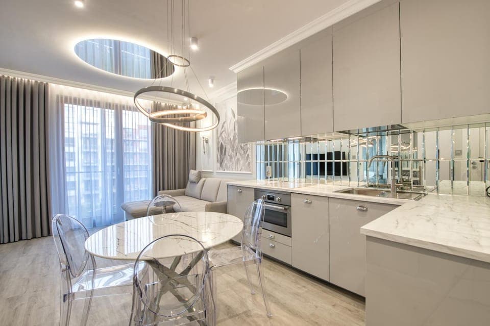 Kitchen or kitchenette, Dining area