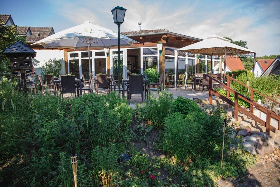 Patio, Restaurant/places to eat, Garden, Garden view
