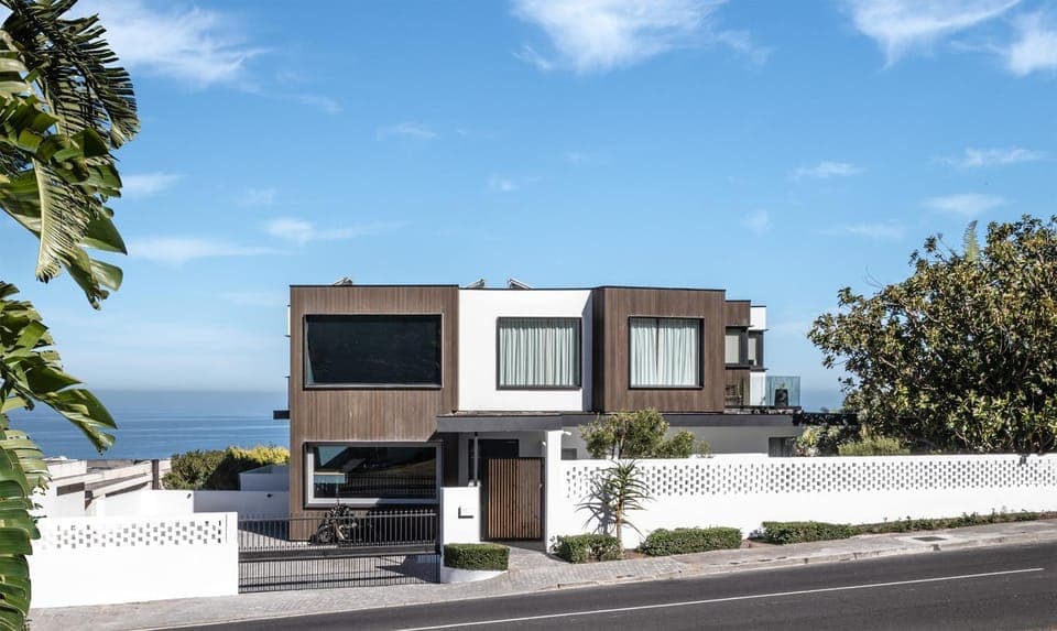 Facade/entrance, View (from property/room)