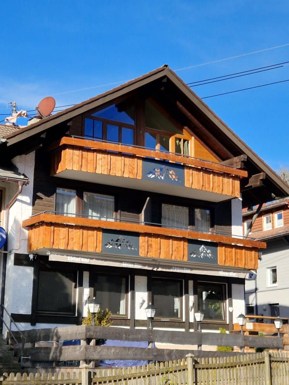 Property building, Restaurant/places to eat