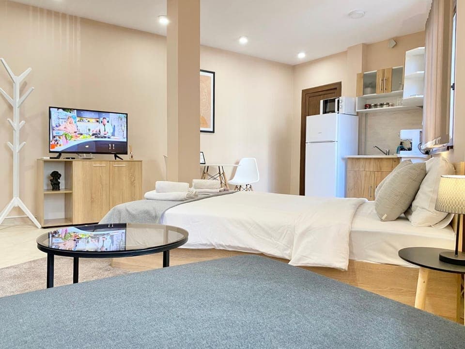 Bed, TV and multimedia, Kitchen or kitchenette, Living room, Seating area, Dining area, towels